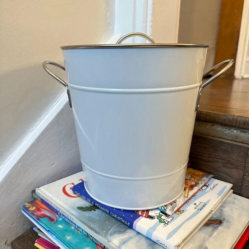 White Galvanize Ice Bucket With Lid and Scoop